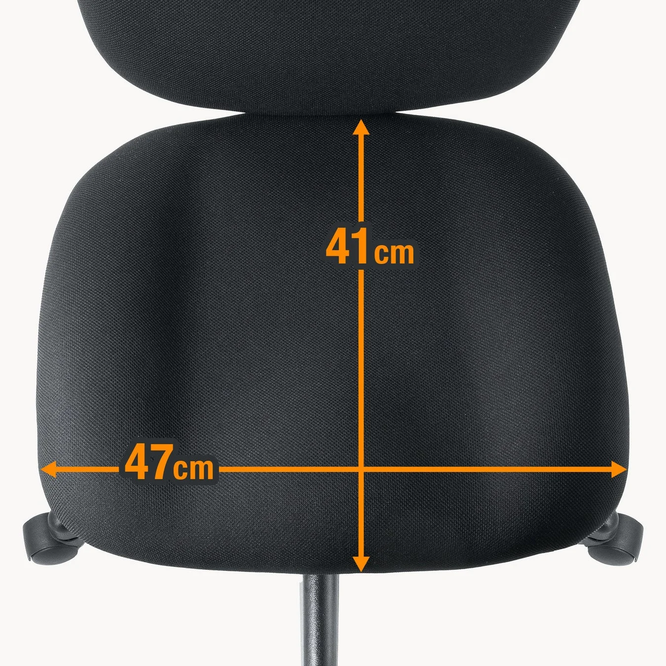 座っている様子