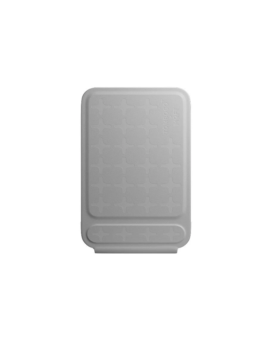 TOMOGOとMOFTのロゴが入ったライトグレーの長方形の電子機器