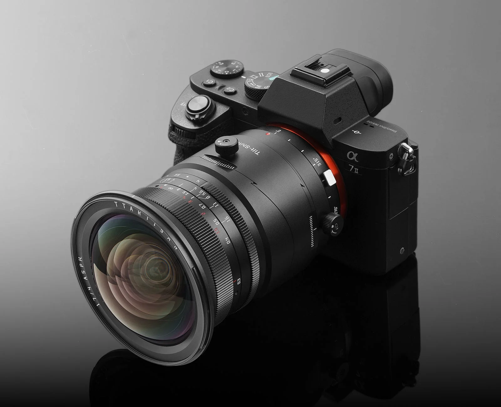 ソニーα7IIに装着されたTTArtisan Tilt-Shift 17mm f/4 ASPH.