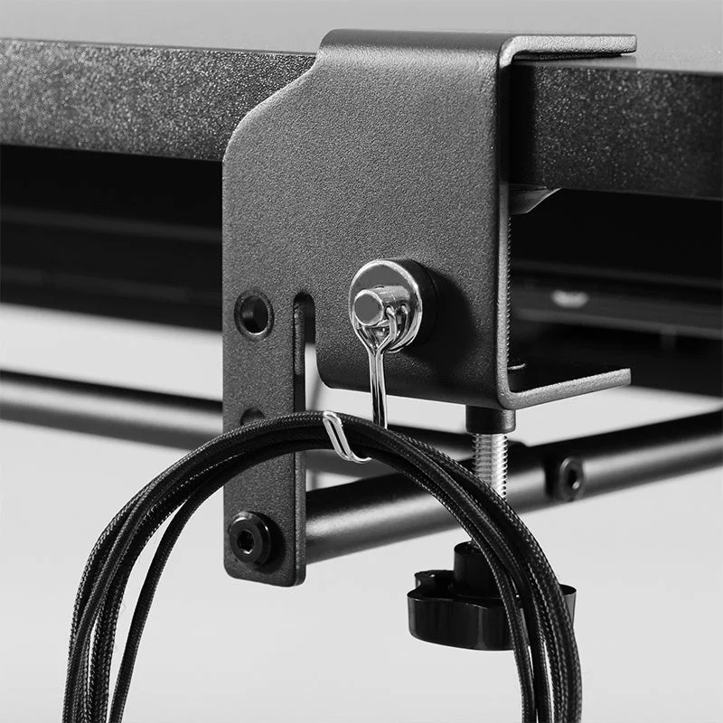 モニターアームに干渉しない