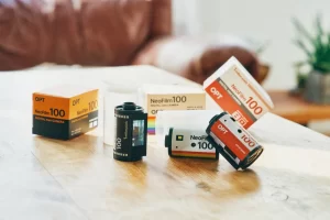 手のひらサイズのフィルム型デジタルトイカメラ「OPT100 Neo Film」が12月10日新登場！「撮る喜び」を再発見する新しい写真体験