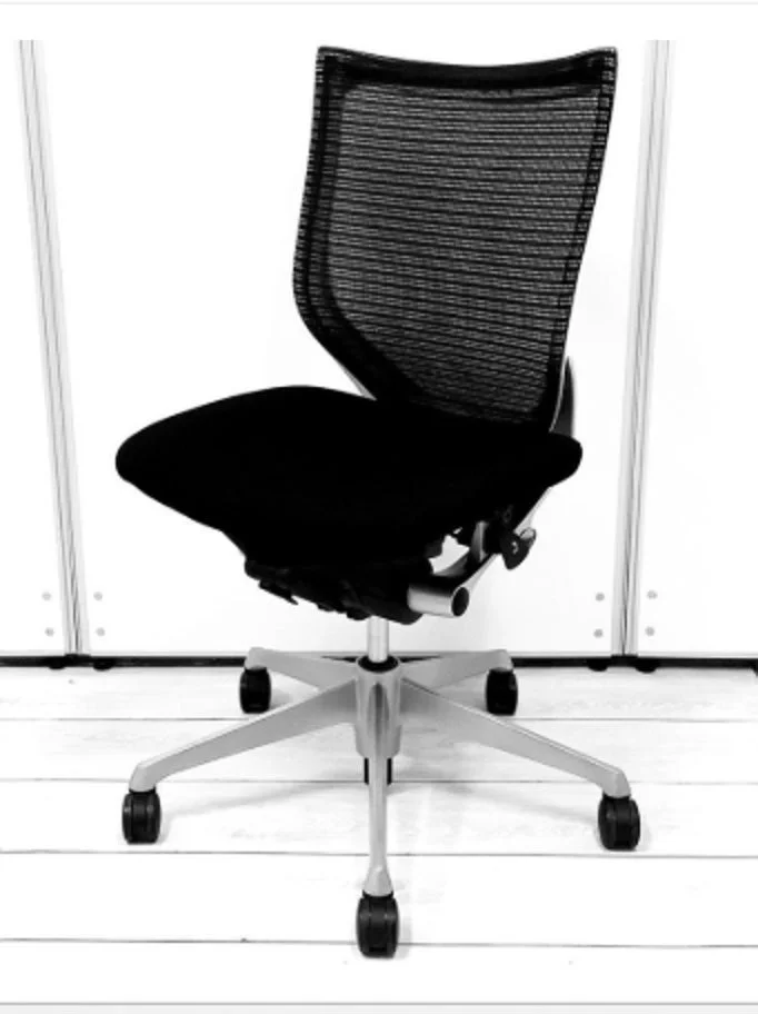 イトーキ製「エフメッシュ」チェア