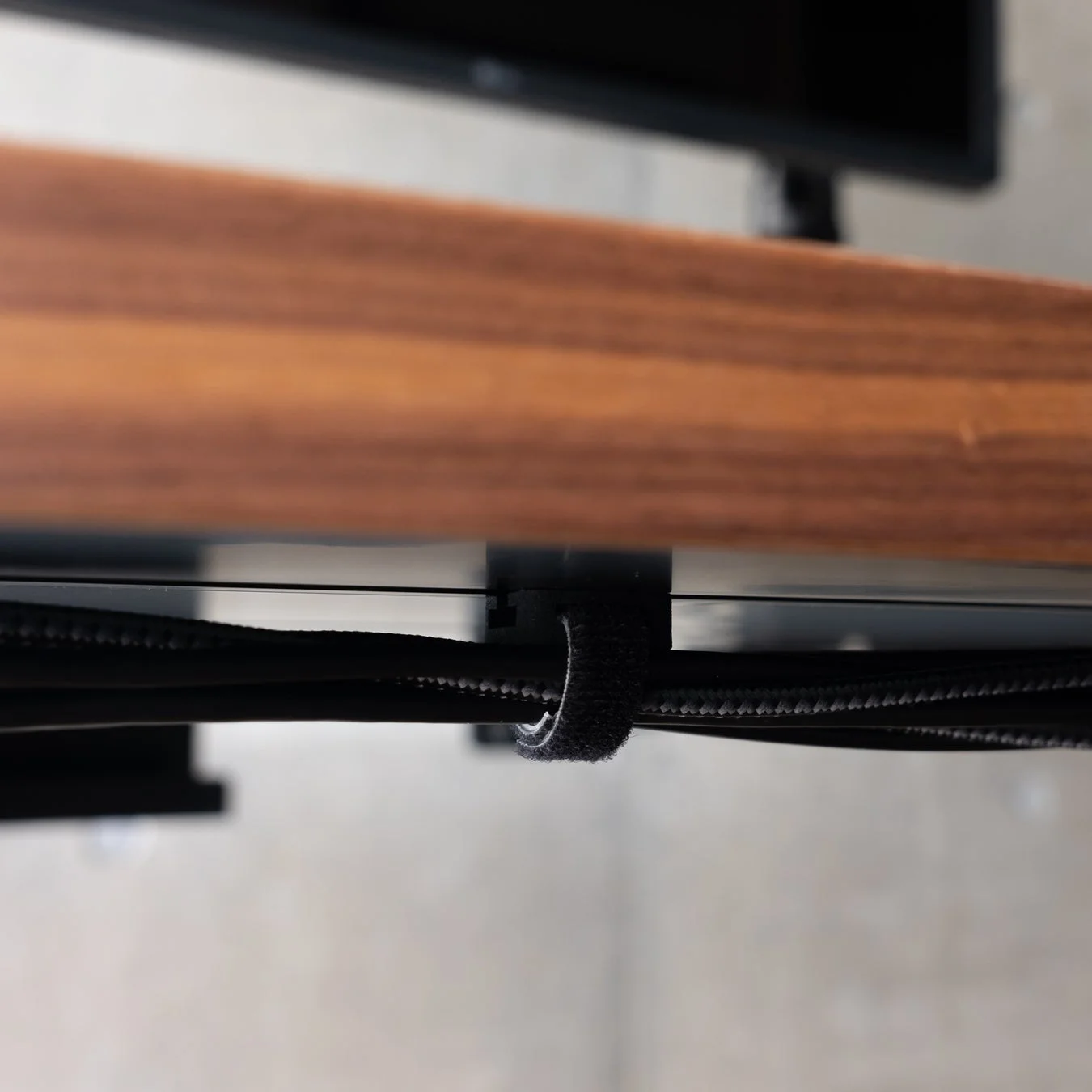 Belt Adapterでまとめられたケーブル