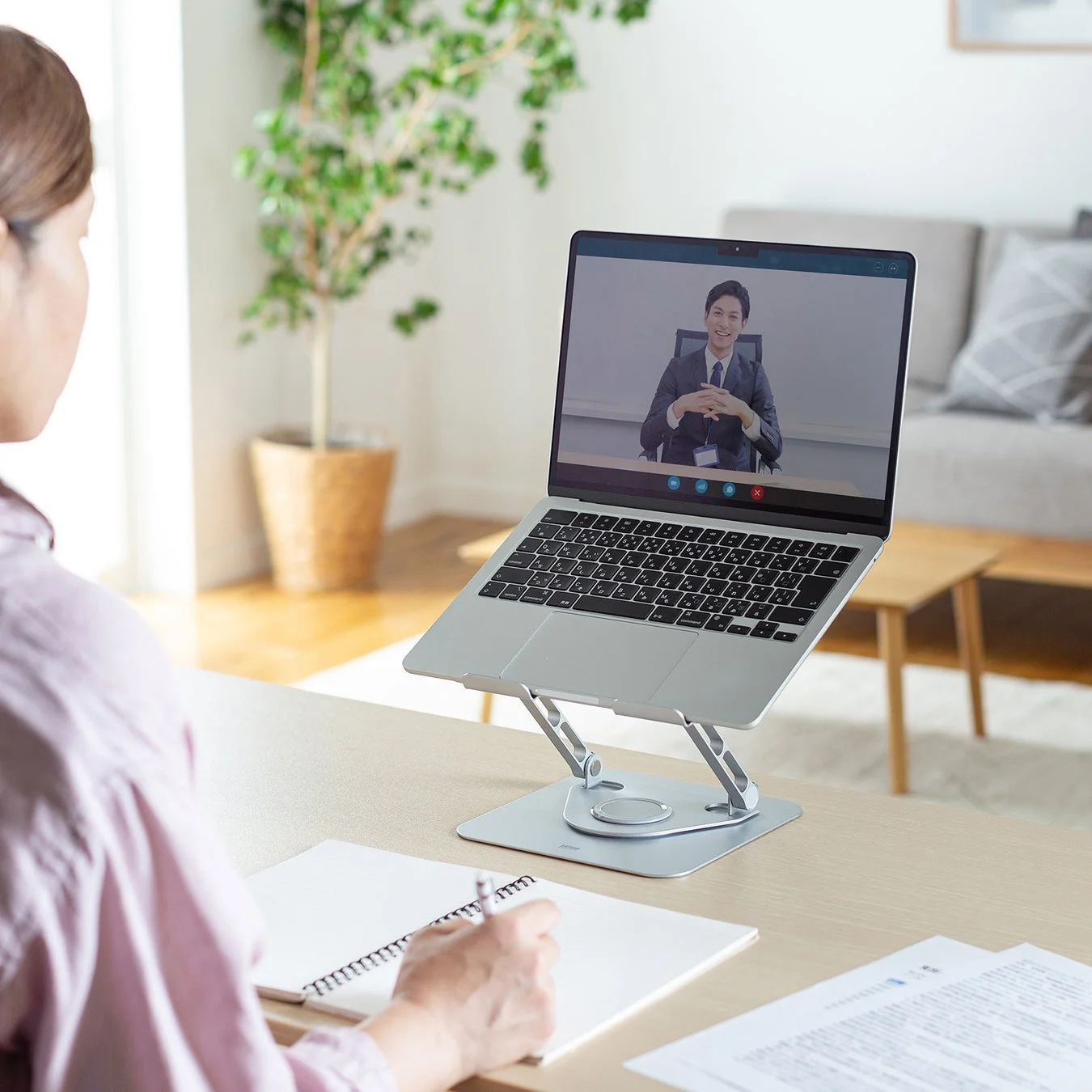 ノートパソコン使用時の手元