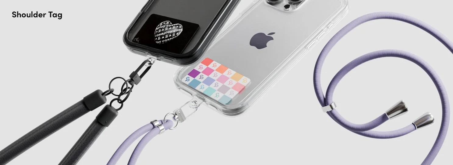 肩掛けストラップを取り付けた2つのスマートフォンケース（黒とクリア）が写っている画像