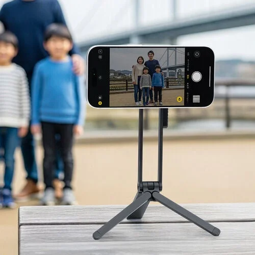 MagSafeでピタッと瞬間固定！1台3役の万能モバイルスマホ三脚で、あなたのスマホライフをもっと快適に