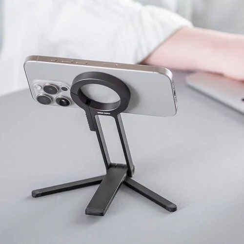 デスク上のスマホスタンド