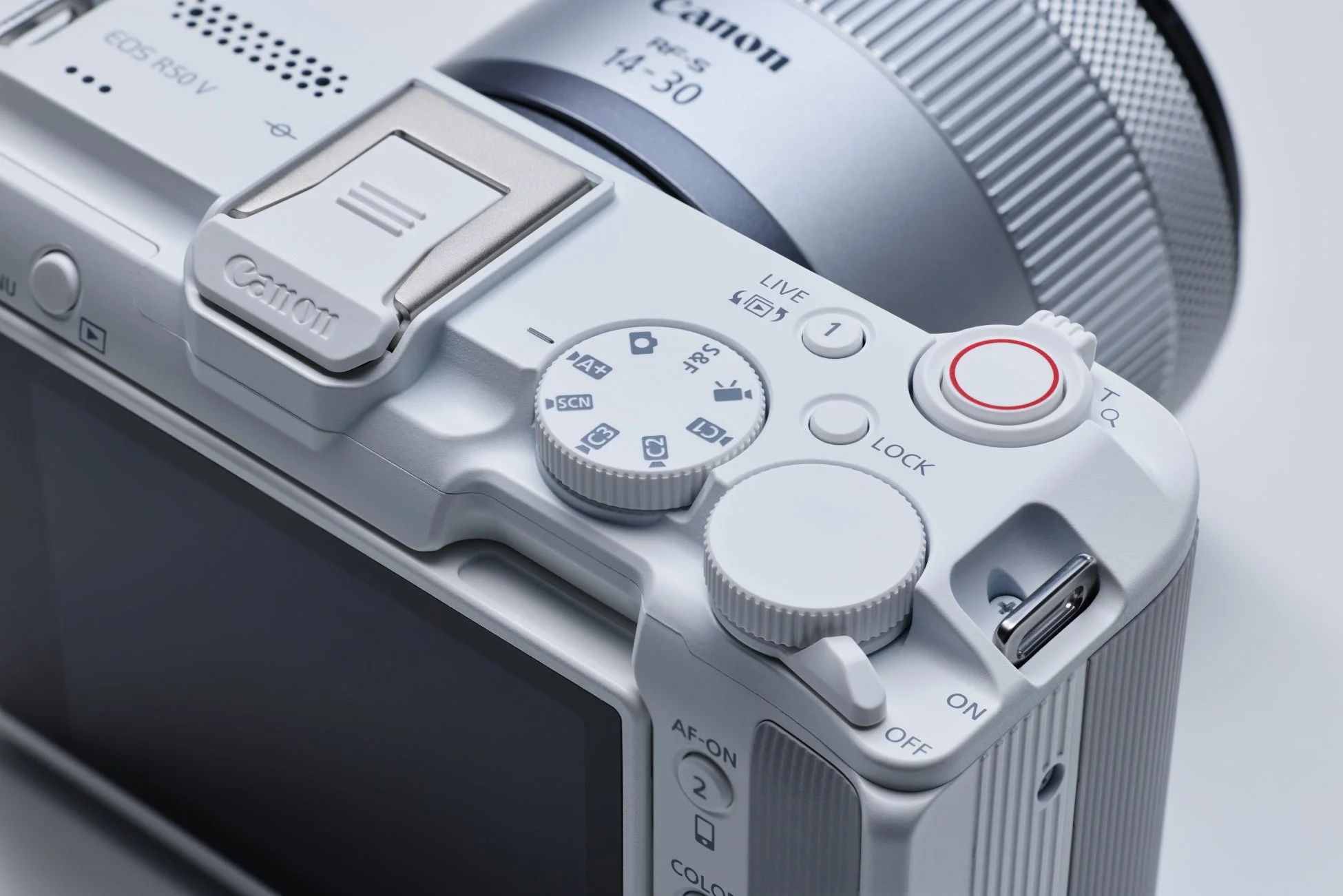 EOS R50 V ホワイトの上面と背面